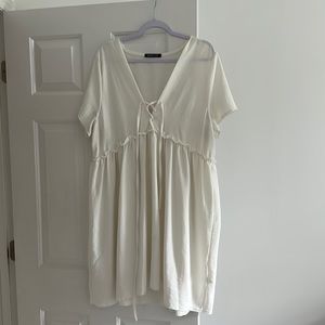 White short sleeved plus size dress